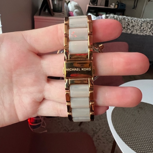 Michael Kors Parker Watch - Picture 14 of 17